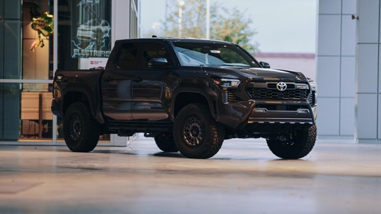 Tacoma stage3 white trd sport 009 02.Still001